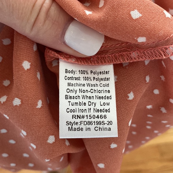 Size medium, short sleeve blouse. 100% polyester. Excellent condition! - Picture 2 of 3